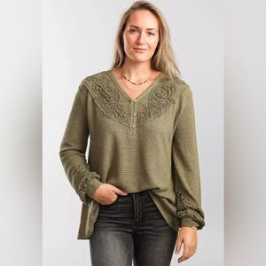 Miss Me Open Weave Waffle Knit Henley Top Sz M